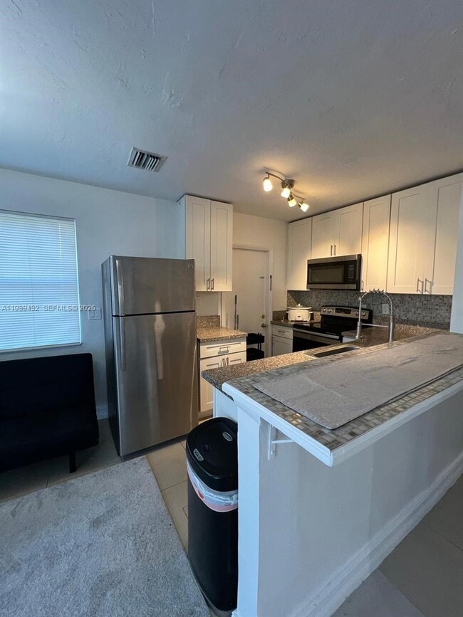 2920 NW 11th Pl in Fort Lauderdale, FL - Building Photo - Building Photo