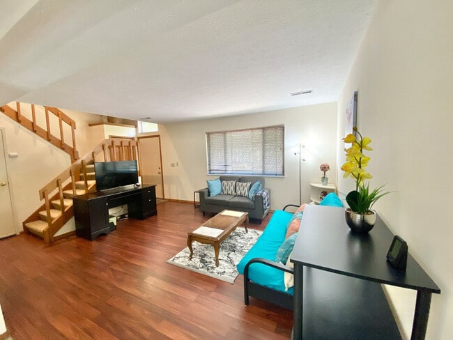 1469 Rydalmount Rd in Cleveland Heights, OH - Building Photo - Building Photo