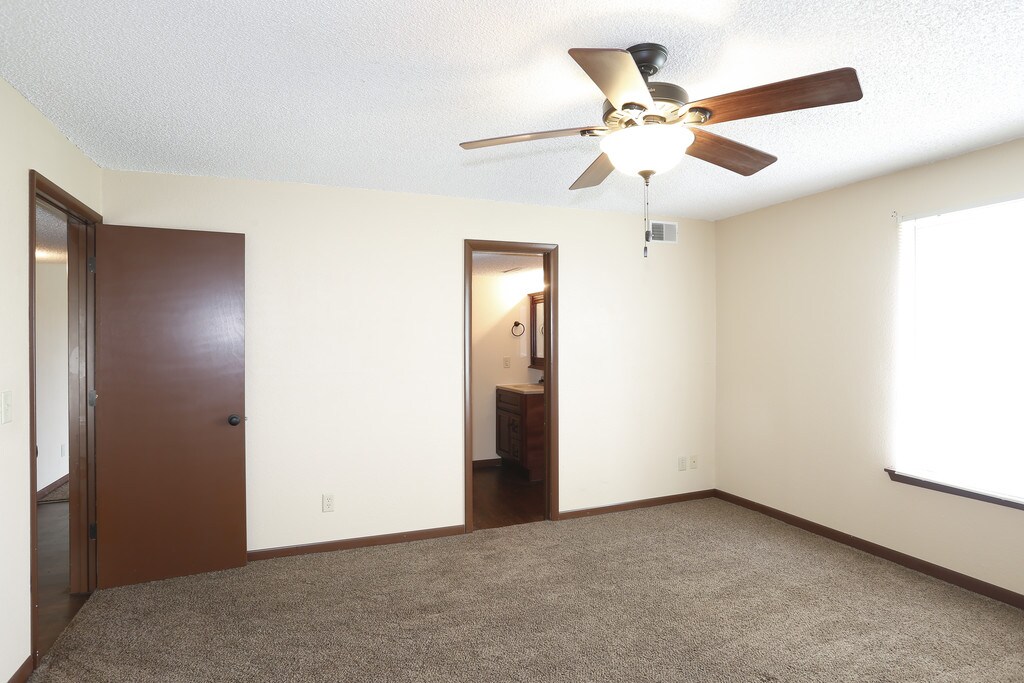 Four Seasons Emporia, KS Apartments