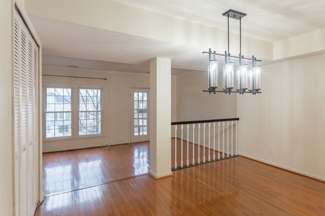 property at 2919 S Woodstock St