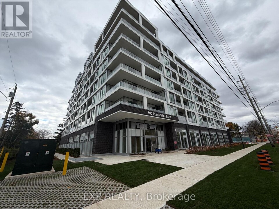 500 Plains Rd E in Burlington, ON - Building Photo