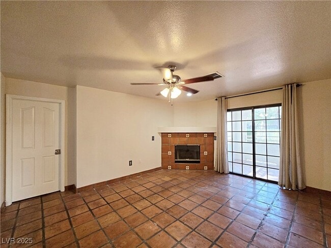 8452 Boseck Dr, Unit 106 in Las Vegas, NV - Building Photo - Building Photo