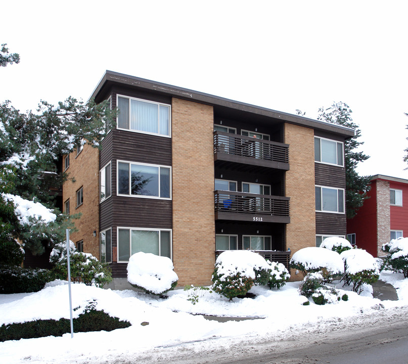 Cowen Park Apartments in Seattle, WA - Building Photo