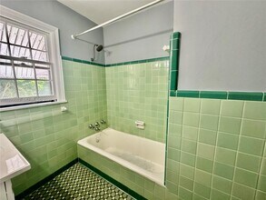 1260 NE 115th St in Miami, FL - Building Photo - Building Photo