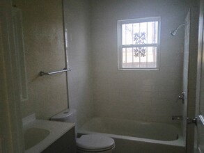 3111 Strong Ave in Fort Worth, TX - Foto de edificio - Building Photo