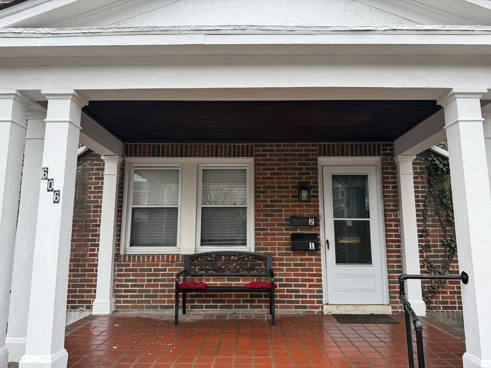 606 N Woodington Rd, Unit 2 in Baltimore, MD - Foto de edificio