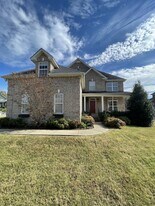 426 Creekview Dr in Murfreesboro, TN - Building Photo