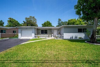 1420 NW 56th Ave in Lauderhill, FL - Building Photo - Building Photo