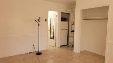 728 SE 19th Ave in Deerfield Beach, FL - Building Photo - Building Photo