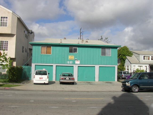 1537 Locust Ave in Long Beach, CA - Building Photo - Building Photo