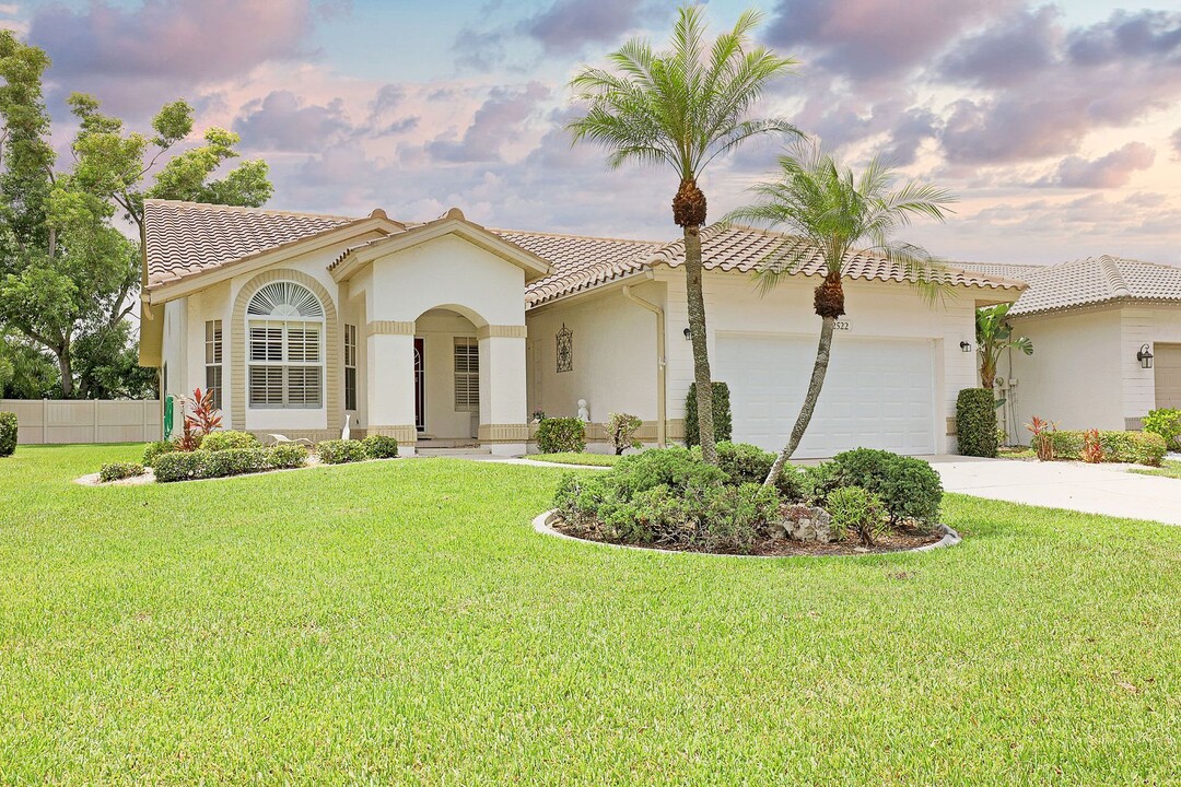 12522 Kelly Sands Way in Ft. Myers, FL - Foto de edificio