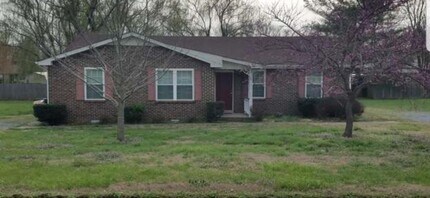 1155 Edgewood Dr in Gallatin, TN - Building Photo - Building Photo
