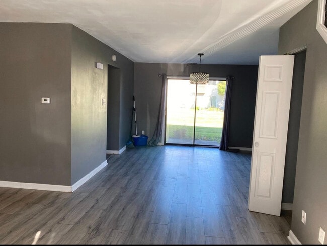 6050 Delaware Dr in Merrillville, IN - Building Photo - Building Photo
