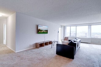 2111 Richmond Hwy in Arlington, VA - Building Photo - Building Photo