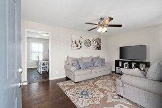 524 Gainey Dr in Oak Grove, KY - Building Photo - Building Photo