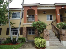 945 NE 33rd Ter, Unit 102 in Homestead, FL - Building Photo