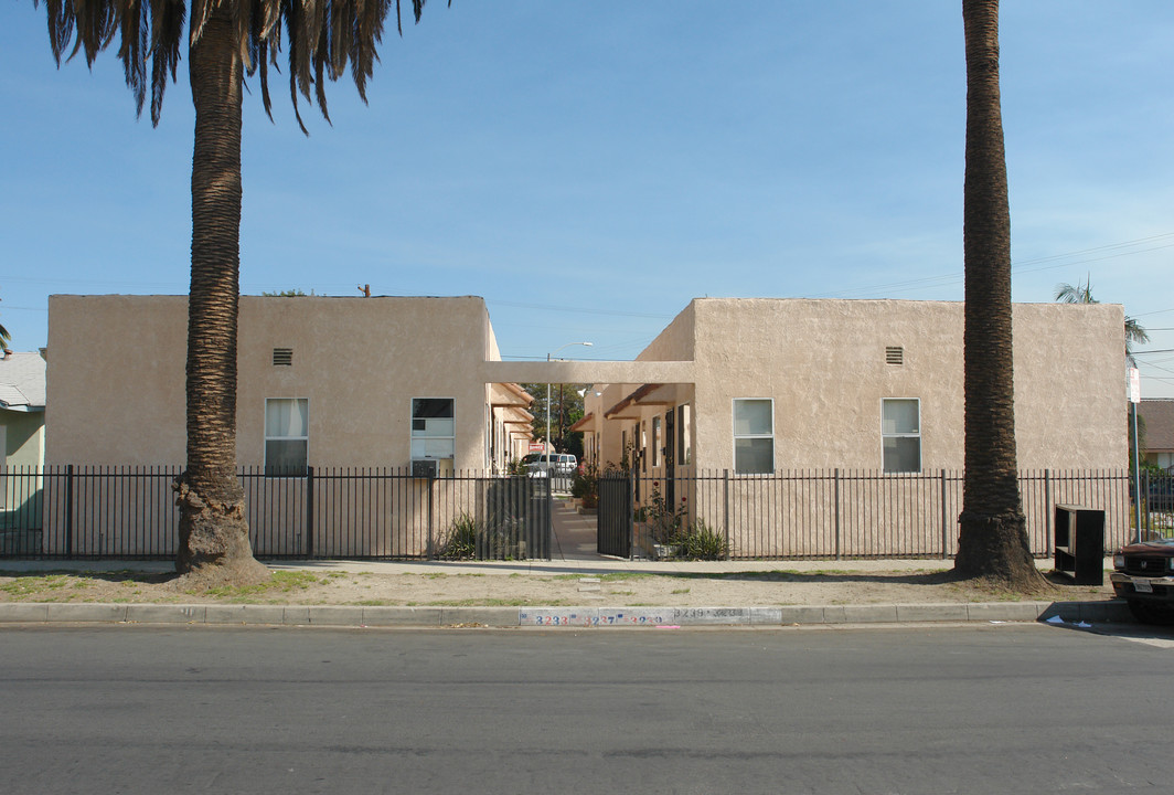 3233-3239 Larga Ave in Los Angeles, CA - Building Photo