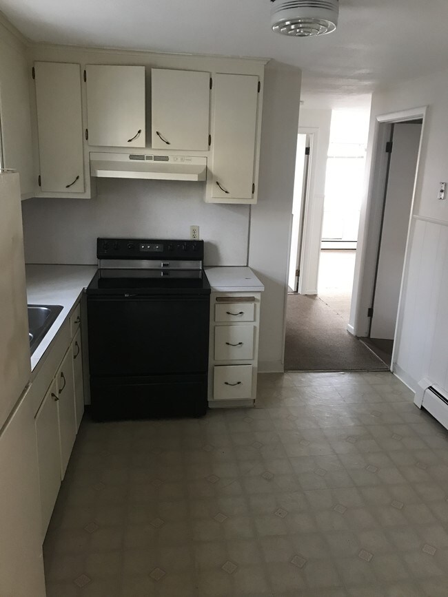 5 Lincoln Ave Apartments and Nearby Bristol Apartments For Rent