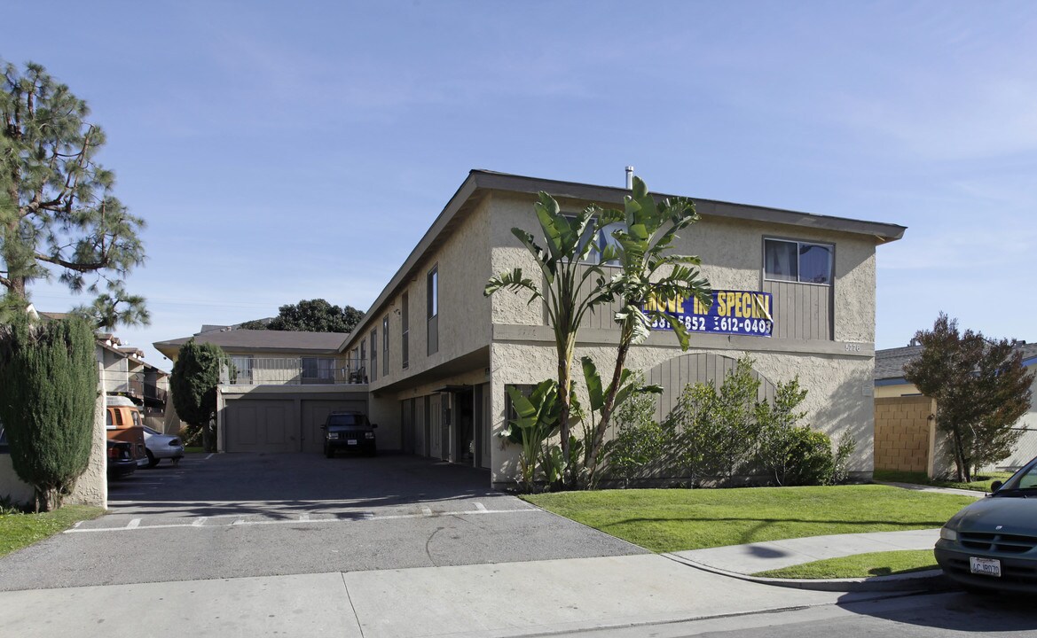 5776 Rostrata Ave in Buena Park, CA - Foto de edificio
