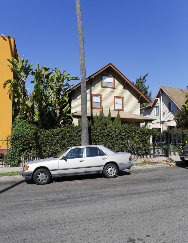 923-935 S Kenmore Ave in Los Angeles, CA - Foto de edificio - Building Photo