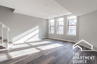 737 W Gordon Ter, Unit 303 in Chicago, IL - Building Photo - Building Photo