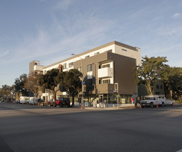 Ocean Breeze Apartments in Santa Monica, CA - Building Photo - Building Photo