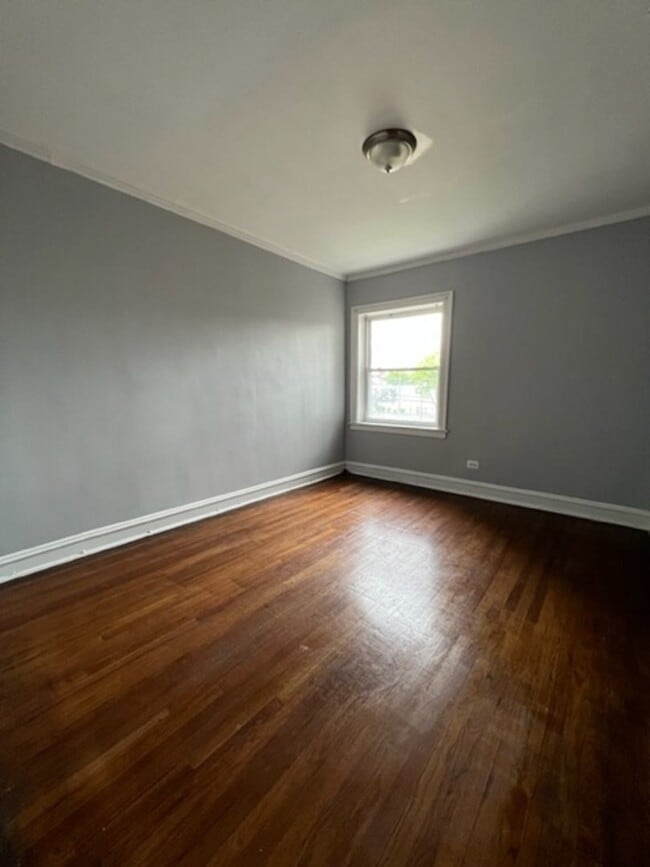 8038 S Maryland Ave in Chicago, IL - Building Photo - Building Photo