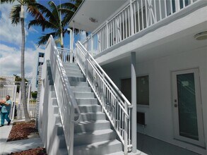 7445 Harding Ave in Miami Beach, FL - Building Photo - Building Photo