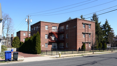 Baylor Arms Apartments in Moorestown, NJ - Building Photo - Building Photo