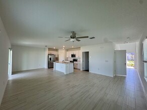 11738 Radiant Shr Lp in San Antonio, FL - Building Photo - Building Photo