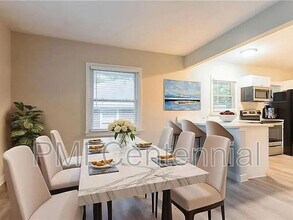 1760 Spring Ave in East Point, GA - Foto de edificio - Building Photo