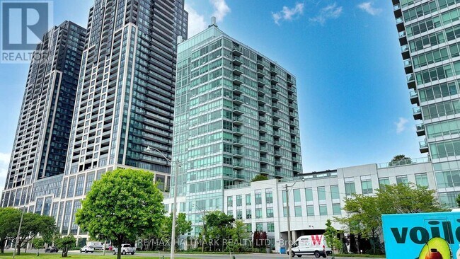 1910-1910 Lake Shore Blvd W in Toronto, ON - Building Photo - Building Photo