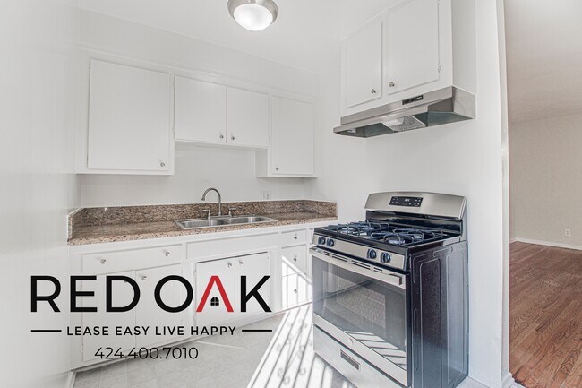 6655 Franklin Ave in Los Angeles, CA - Building Photo - Building Photo