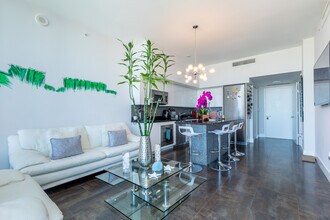 92 SW 3rd St, Unit 5108 in Miami, FL - Building Photo - Building Photo