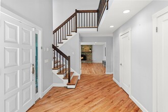 27 Stone Cabin Rd in New Rochelle, NY - Building Photo - Building Photo
