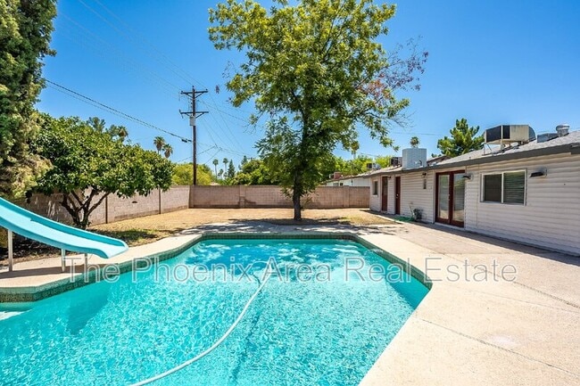 property at 522 E Balboa Dr