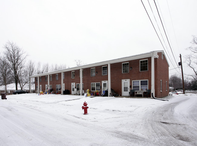 131-141 Louis Ave in Louisville, OH - Building Photo - Building Photo