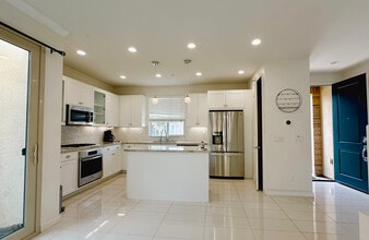 24 Clover in Lake Forest, CA - Building Photo - Building Photo