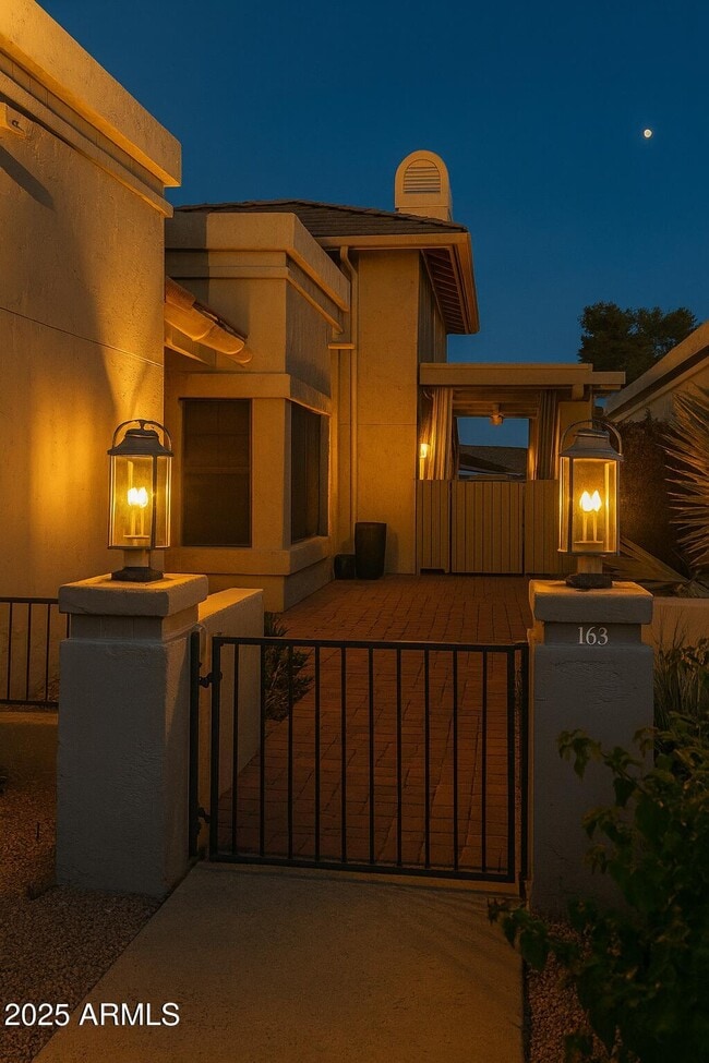 8100 E Camelback Rd in Scottsdale, AZ - Building Photo - Building Photo