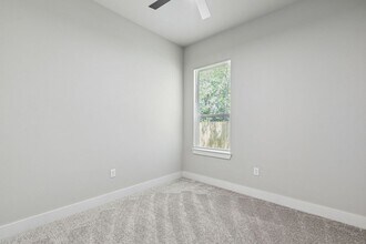2519 E Overton Rd in Dallas, TX - Building Photo - Building Photo