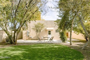 2012 N 23rd St in Phoenix, AZ - Foto de edificio - Building Photo