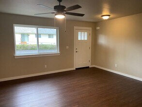 5080 Melody Ln in Roseburg, OR - Building Photo - Building Photo