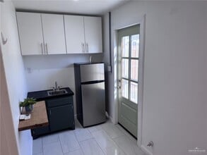 10 S 8th Ave in Edinburg, TX - Building Photo - Building Photo