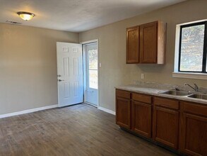 1504 5th St in Kerrville, TX - Building Photo - Building Photo