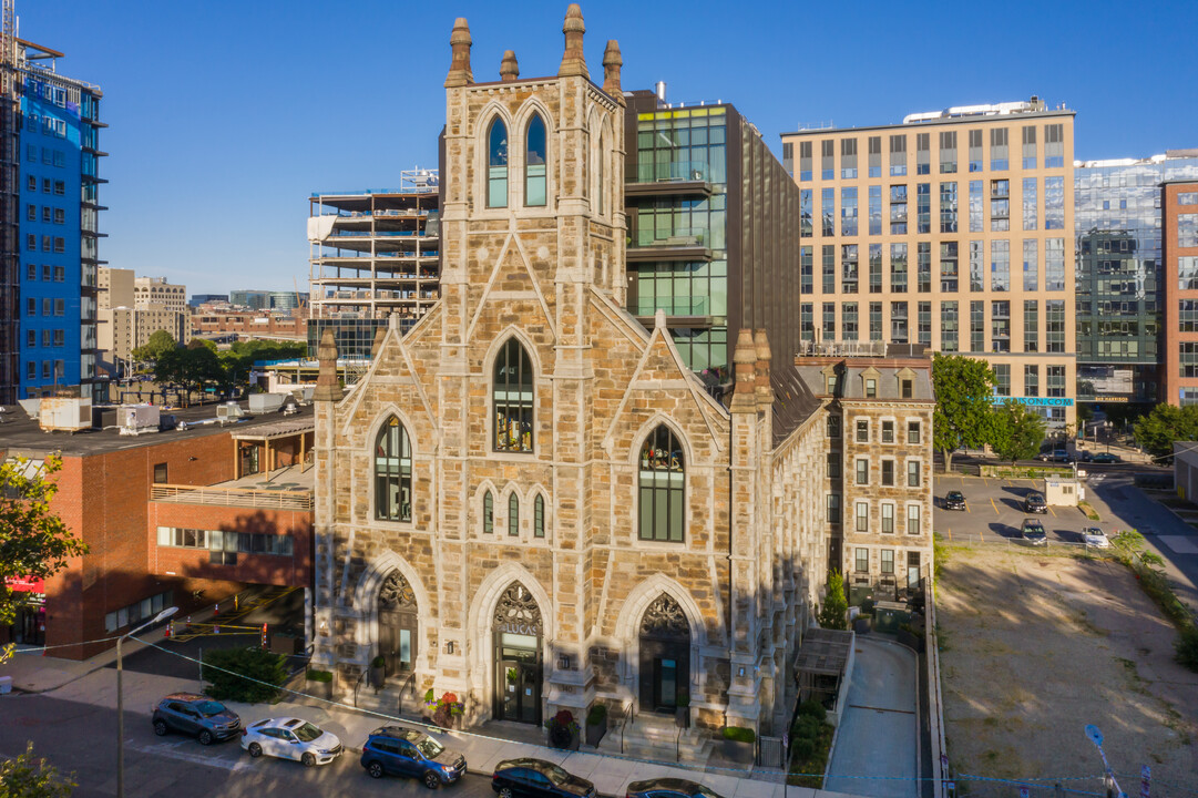 Lucas Condos in Boston, MA - Foto de edificio