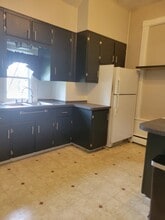 405 E Main St, Unit First Floor Apartment in New Holland, PA - Building Photo - Building Photo
