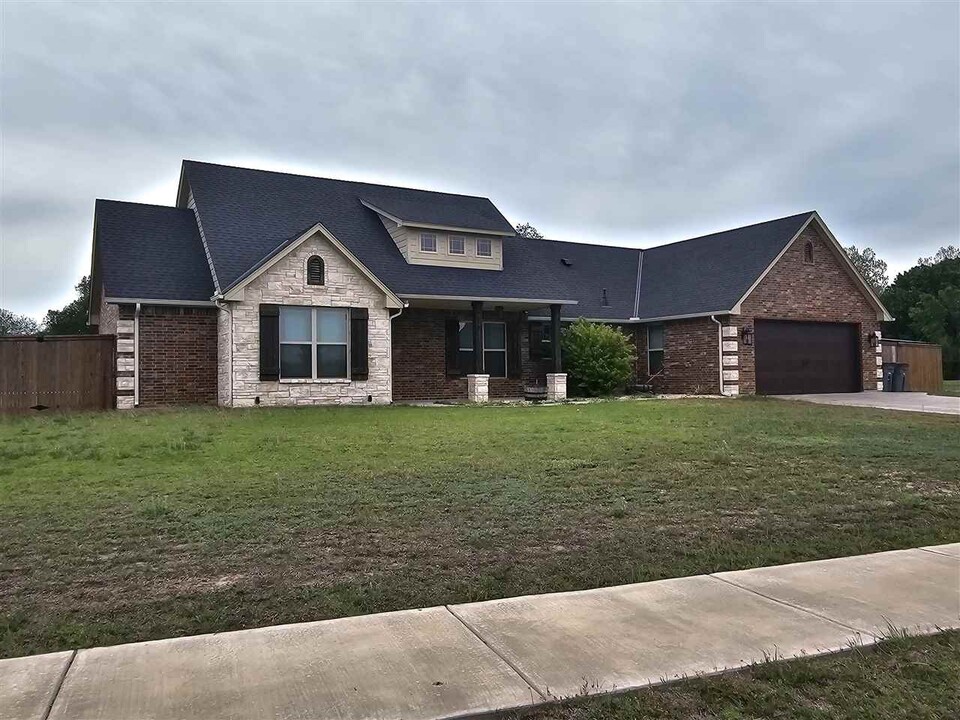 3306 NE Brentwood Dr in Lawton, OK - Foto de edificio