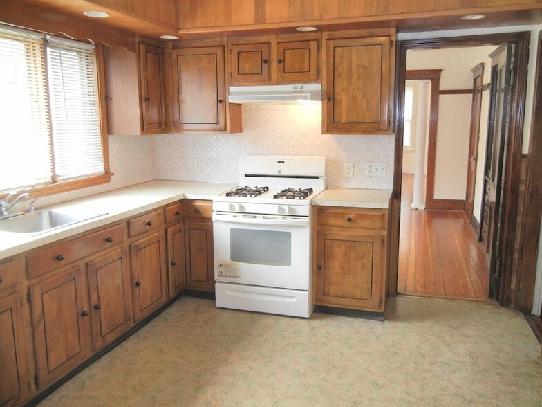 8 Pleasant St in Boston, MA - Building Photo