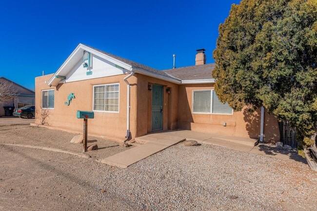 609 Candelaria Rd NW in Albuquerque, NM - Building Photo - Building Photo