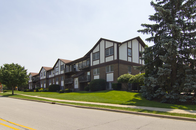 Ellwood View Apartments in Dekalb, IL - Building Photo - Building Photo